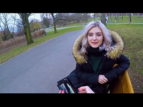 ❤️ Empassa el semen calent d'un desconegut per diners: una mamada al parc d'Eva Elfie ❤️ Porno de qualitat a nosaltres ☑