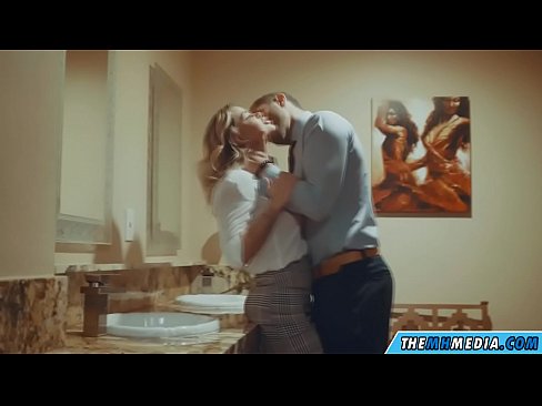 ❤️ Quan una rossa tetona et sedueix en un lavabo públic ❤️ Porno de qualitat a nosaltres ☑